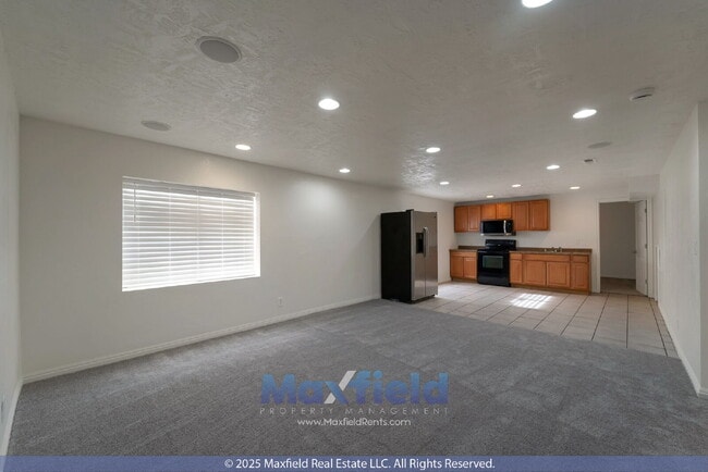 Building Photo - NEW CARPET - 6BD 4BTH 2GAR - Home in Lehi - 6 Month Lease available
