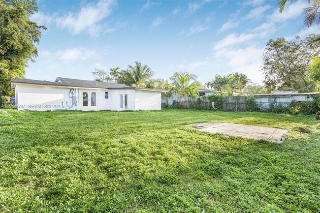 Building Photo - 216 NE 160th St