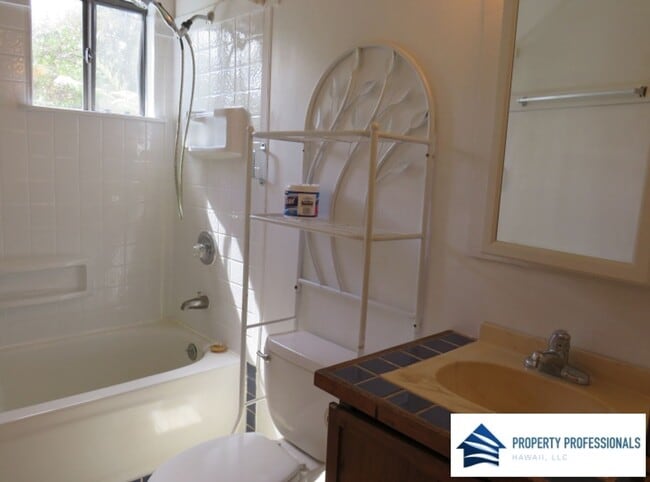 Building Photo - Well kept 2 bedroom in Orchidland