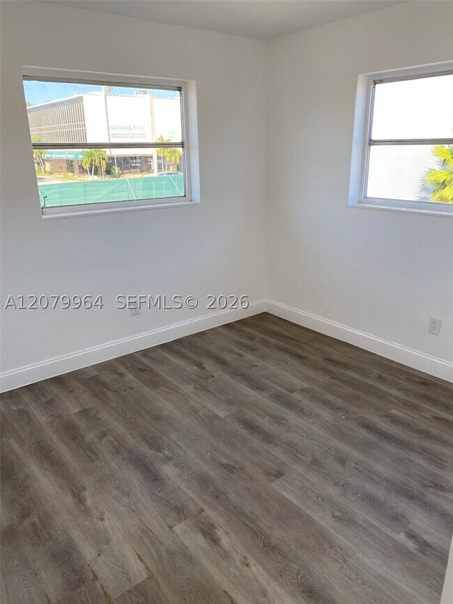 Building Photo - 633 NW 23rd Pl