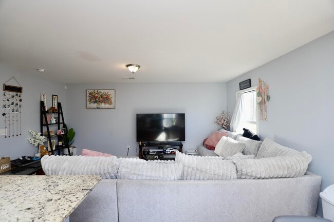 Building Photo - 1009 Providence Plantation Dr