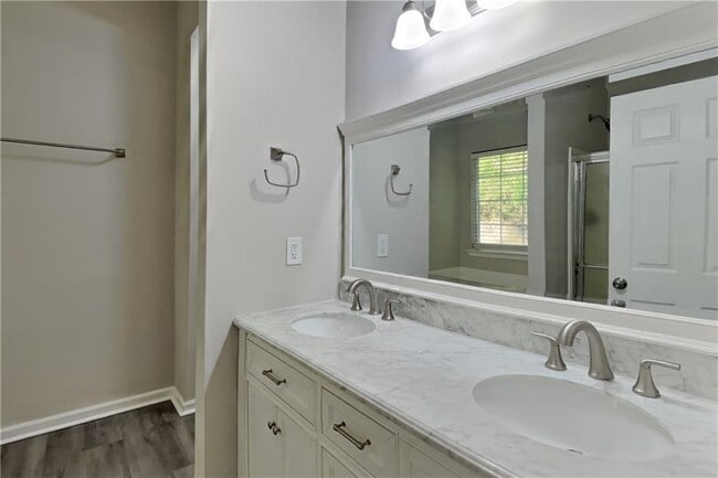 Building Photo - 926 Tilford Ct