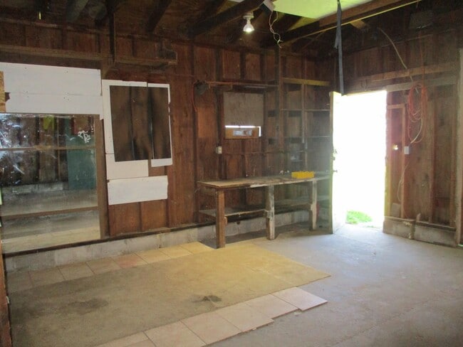 Building Photo - 321 21st Ave