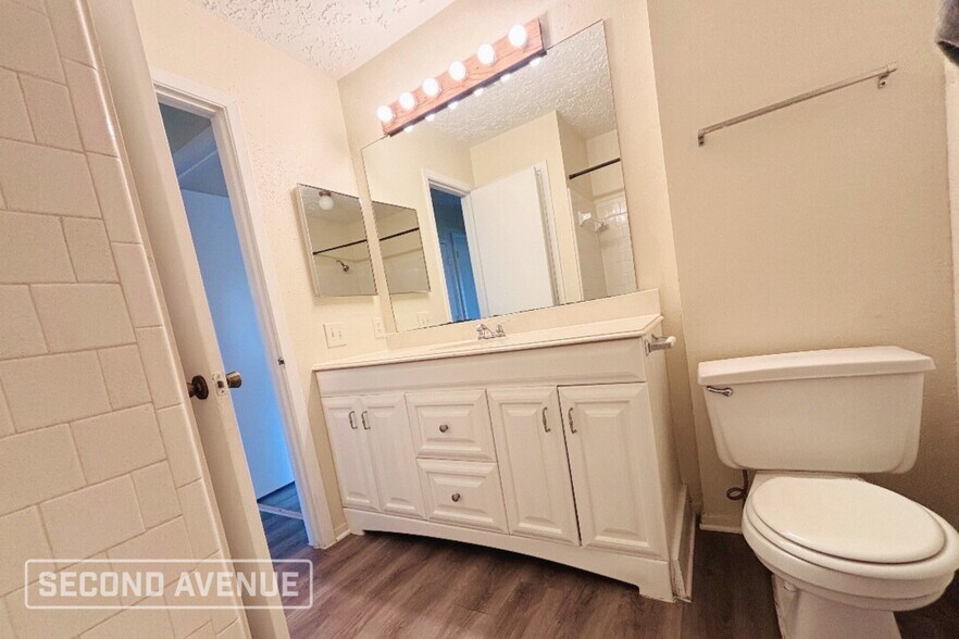 Building Photo - 3734 Xenophon Dr