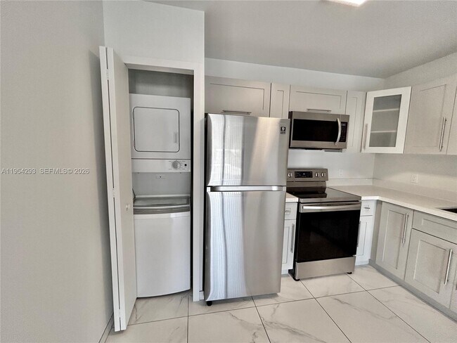 Building Photo - 836 SW 2nd St