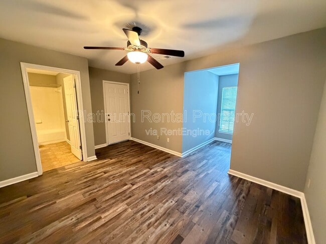 Building Photo - 250 Amal Dr SW