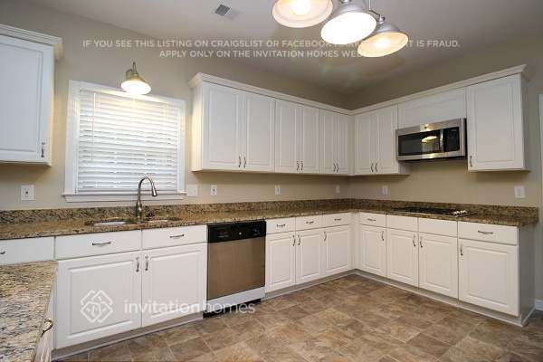 Building Photo - 152 Twickenham Trce