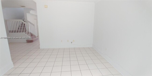 Building Photo - 1528 SE 24th Ct