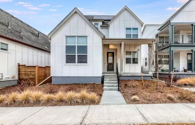 Building Photo - 5992 N Fulton St