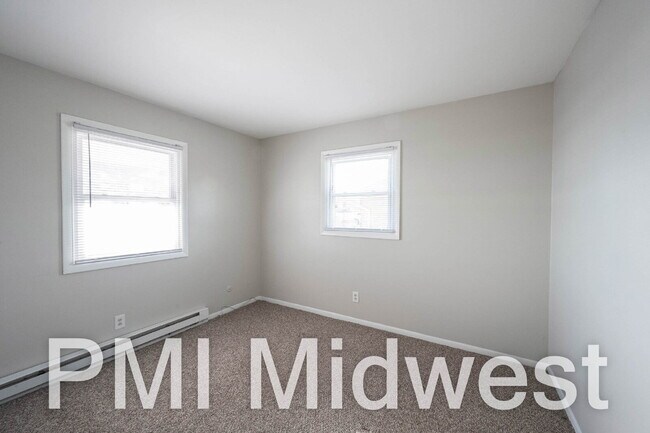 Building Photo - "Charming 2-Bedroom Retreat with 800 Sq. Ft. of Comfort in New Palestine!"