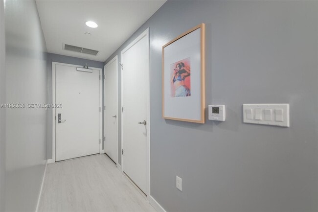 Building Photo - 1010 Brickell Ave