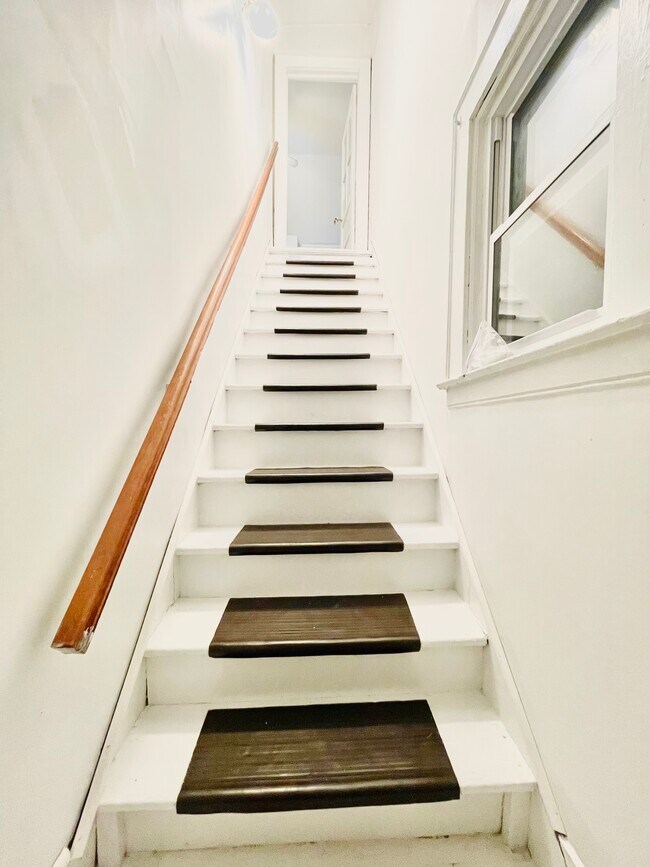 Building Photo - 172 Highland Ave