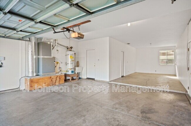 Building Photo - 516 Carrigane Way