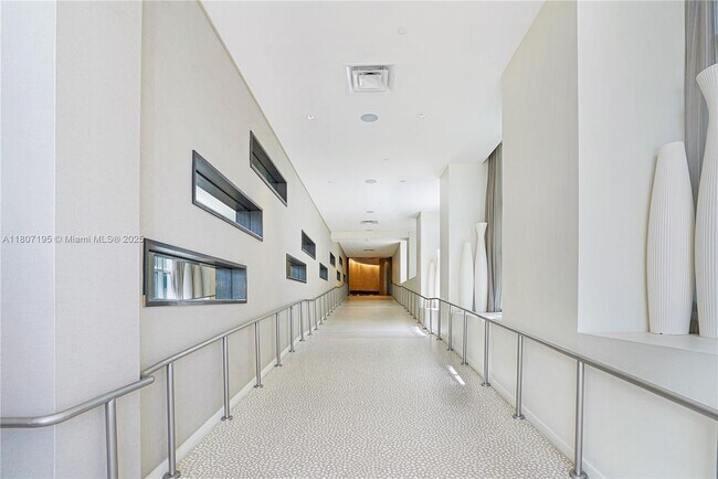 Building Photo - 4401 Collins Ave