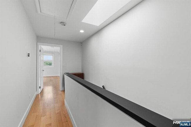 Building Photo - 6 Grand Cove Way