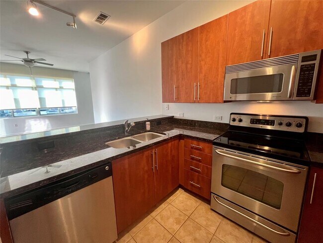 Building Photo - 54 Rainey St