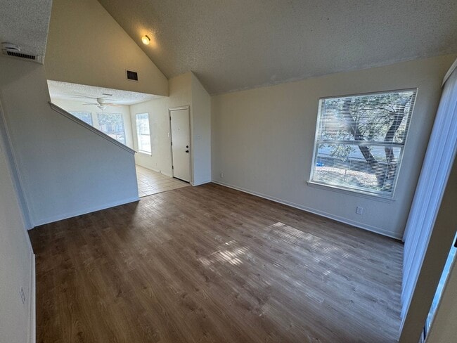 Building Photo - 2305 Lazy Ridge Dr