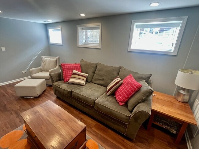 Building Photo - 3700 N Hermitage Ave