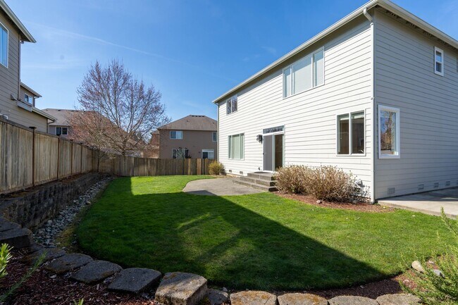 Building Photo - 5Br/3.25Ba Sammamish Home