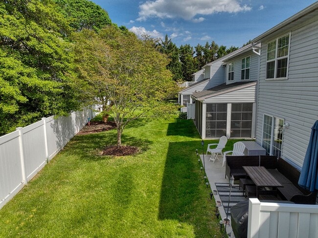 Building Photo - Year-round rental - 4 br 2.5 ba Twin Home in Seabright Village – East of Route 1