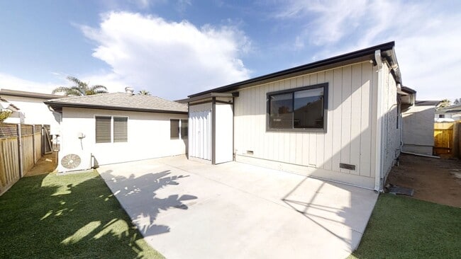 Building Photo - Newly Renovated (2022)! 7BD/3BA