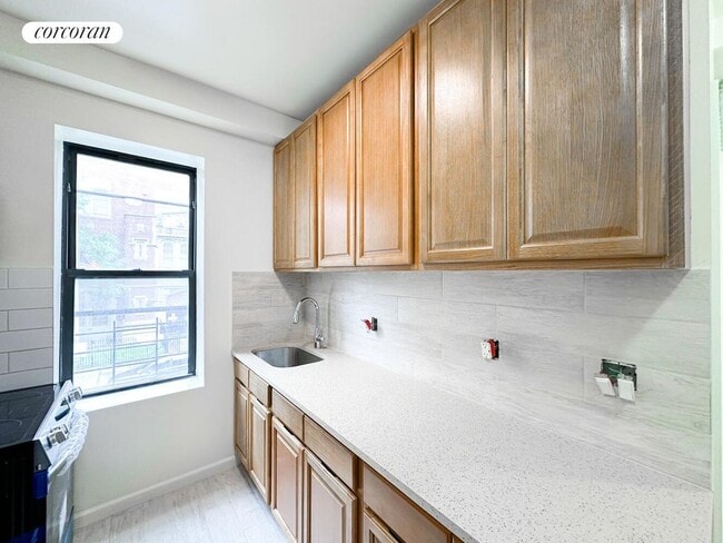 Building Photo - 83 Riverdale Ave