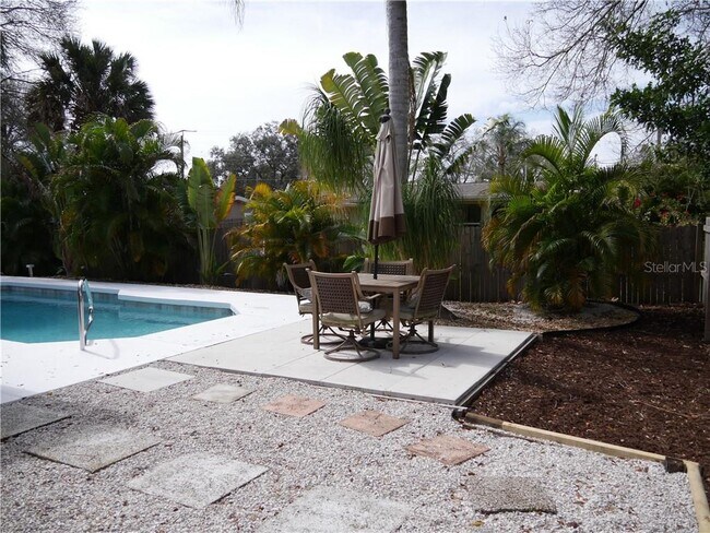 Building Photo - 3026 Vinson Ave