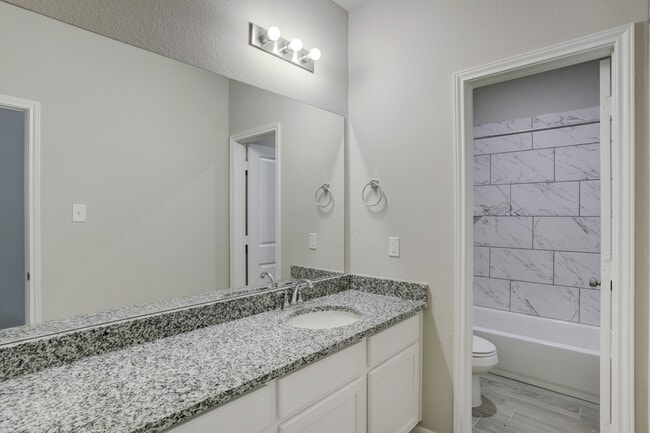 Building Photo - 725 W Foley St