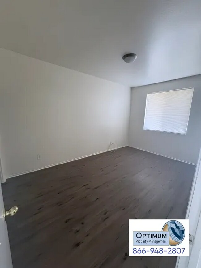 Building Photo - Beautiful 5 Bedroom, 3 Bathroom Two-Story Home with Loft & Spacious Backyard