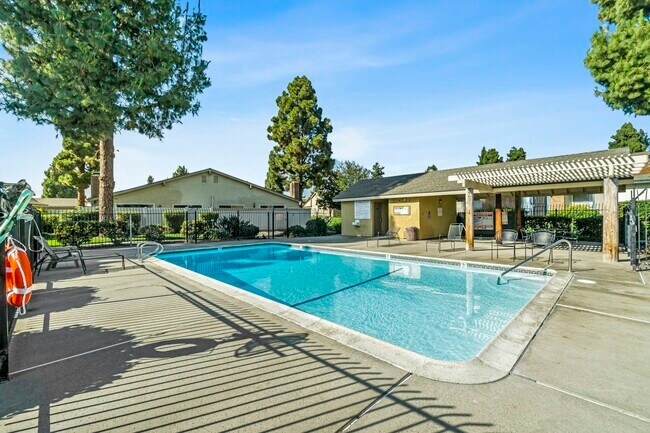 Building Photo - 616 Kumquat Way