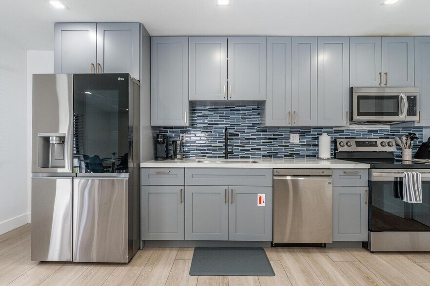 Building Photo - 825-827 Southwest 14th Street-SI FL1-ID1475658P