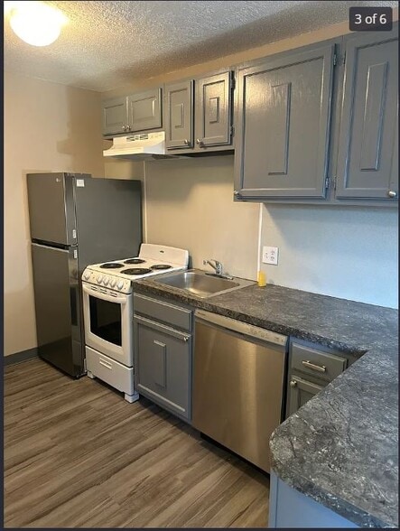 Building Photo - 136 School St