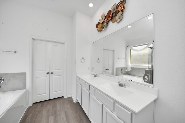 Building Photo - 24063 Hawthorn Lks Dr