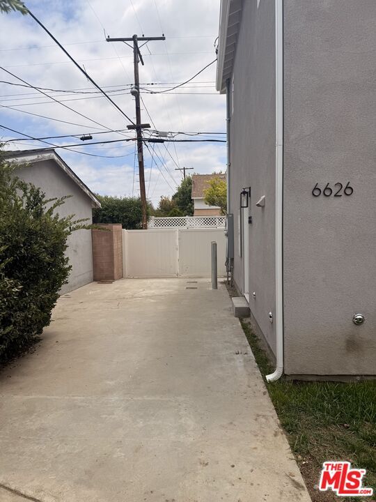 Building Photo - 6626 Woodlake Ave