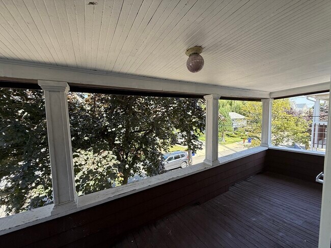 Building Photo - 135 Mills St