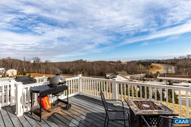 Building Photo - 2033 Elm Tree Ct