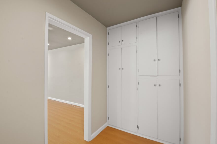 Hallway-Storage - 14075 Ash St