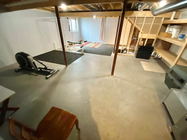 Building Photo - 2 Bedroom Home in Williston VT Available 1...