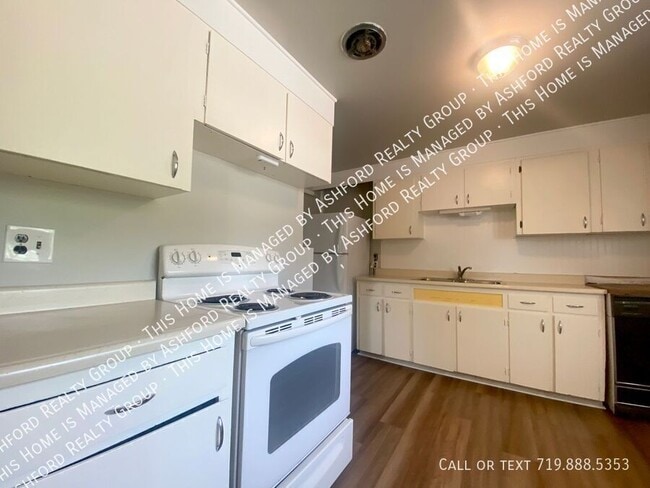 Building Photo - 2215 Bonfoy Ave