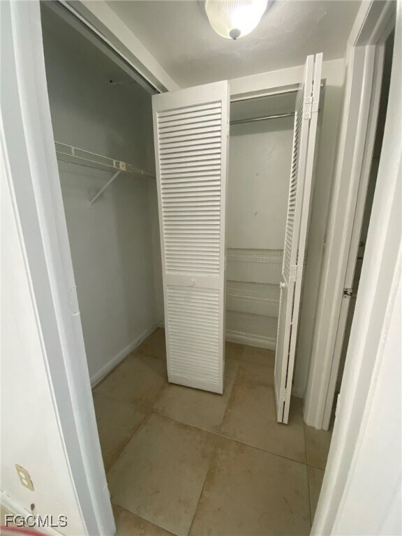 Building Photo - 910 SE 14th Terrace