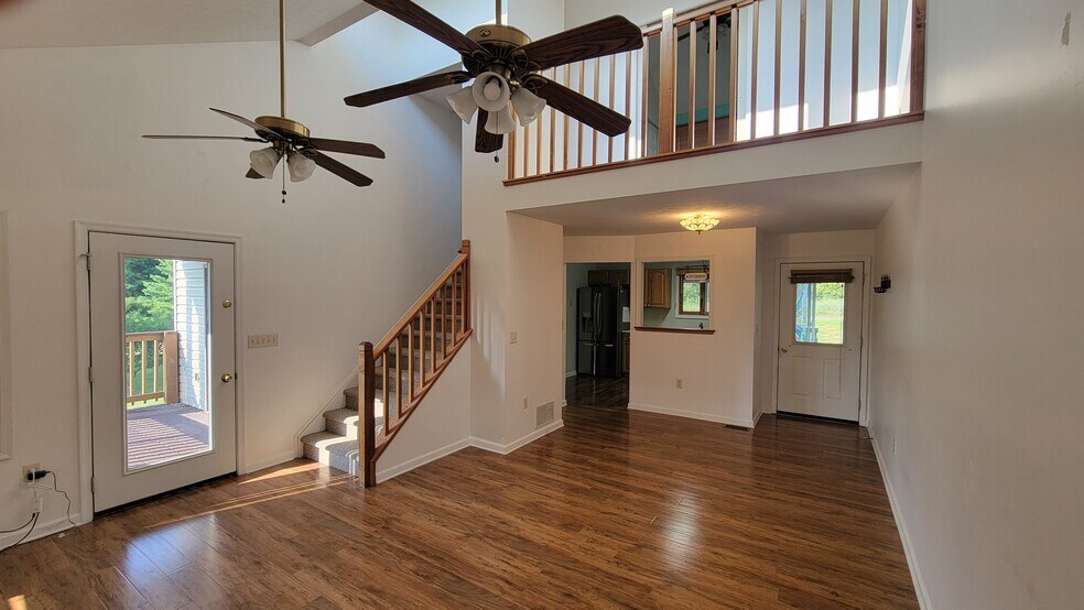 Building Photo - 985 Lazy River East Rd