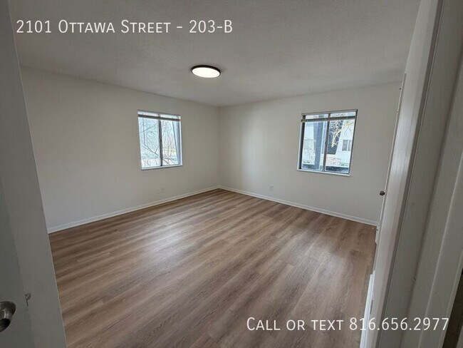Building Photo - 2101 Ottawa St
