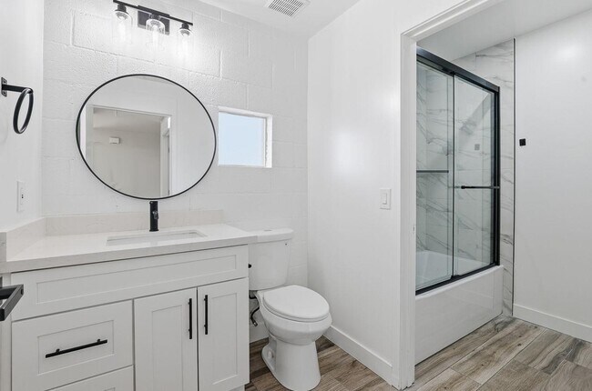 Building Photo - 1111 W University Dr