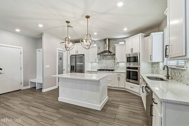 Building Photo - 13082 Oakhampton Ave