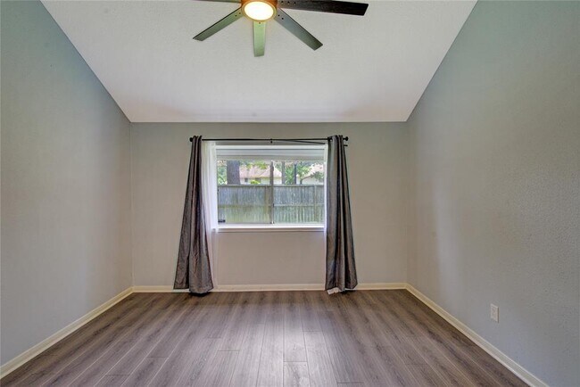 Building Photo - 16322 Chimneystone Dr