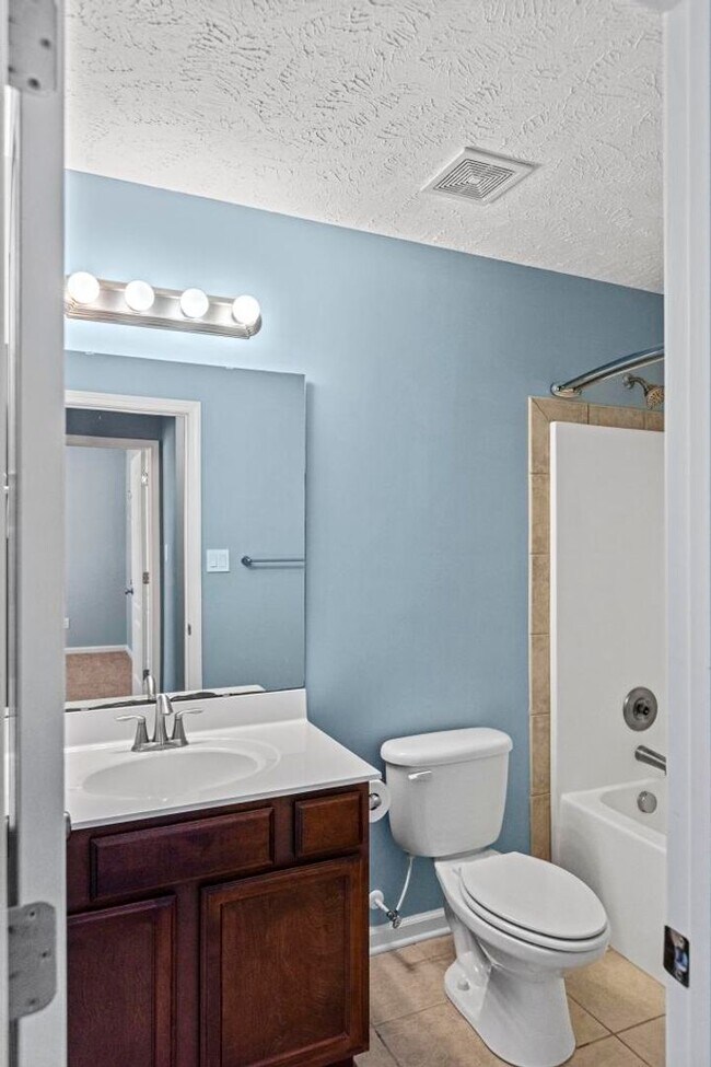 Building Photo - Beautiful home in great neighborhood!