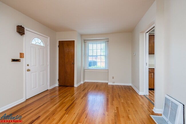 Building Photo - Lovely Home | Hardwood Flooring | Bonus Room