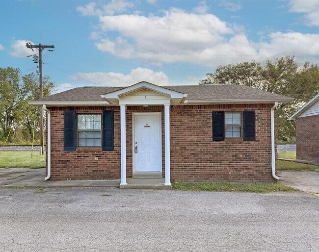 Primary Photo - 9-409 Thompsonville Ln