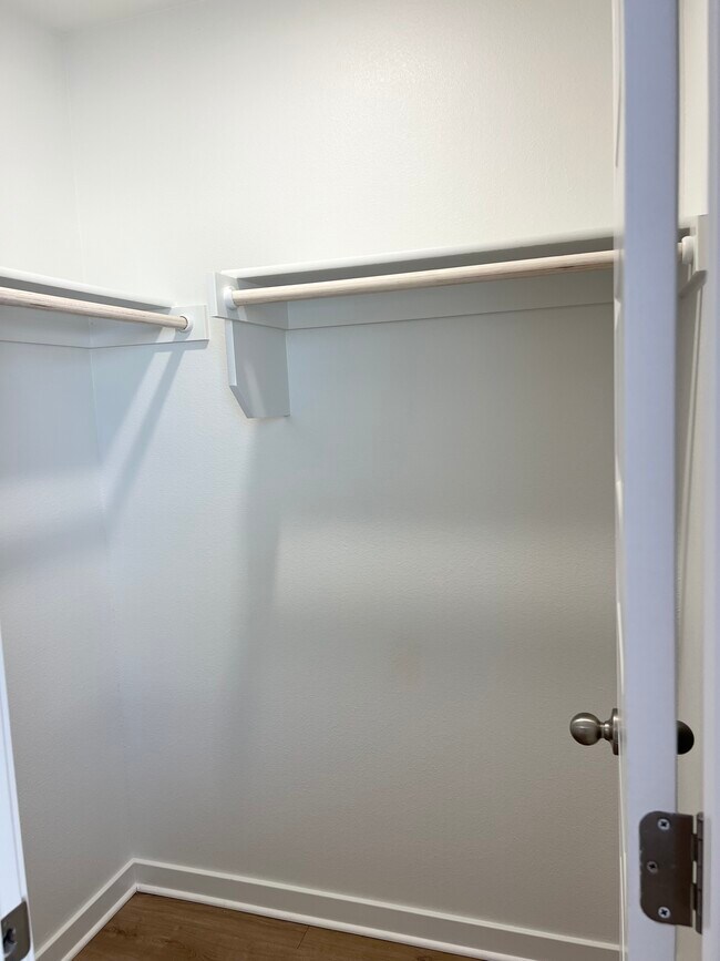 Building Photo - 561 Shepherd St