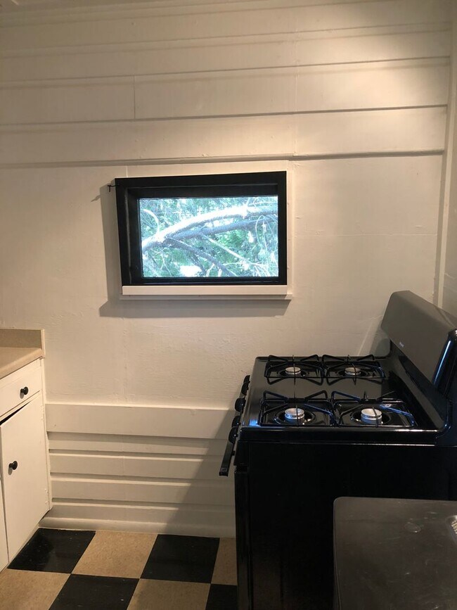 Building Photo - Orient Street